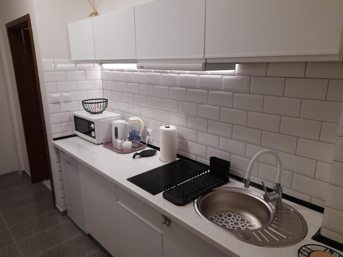 Anagora Iii Apartment